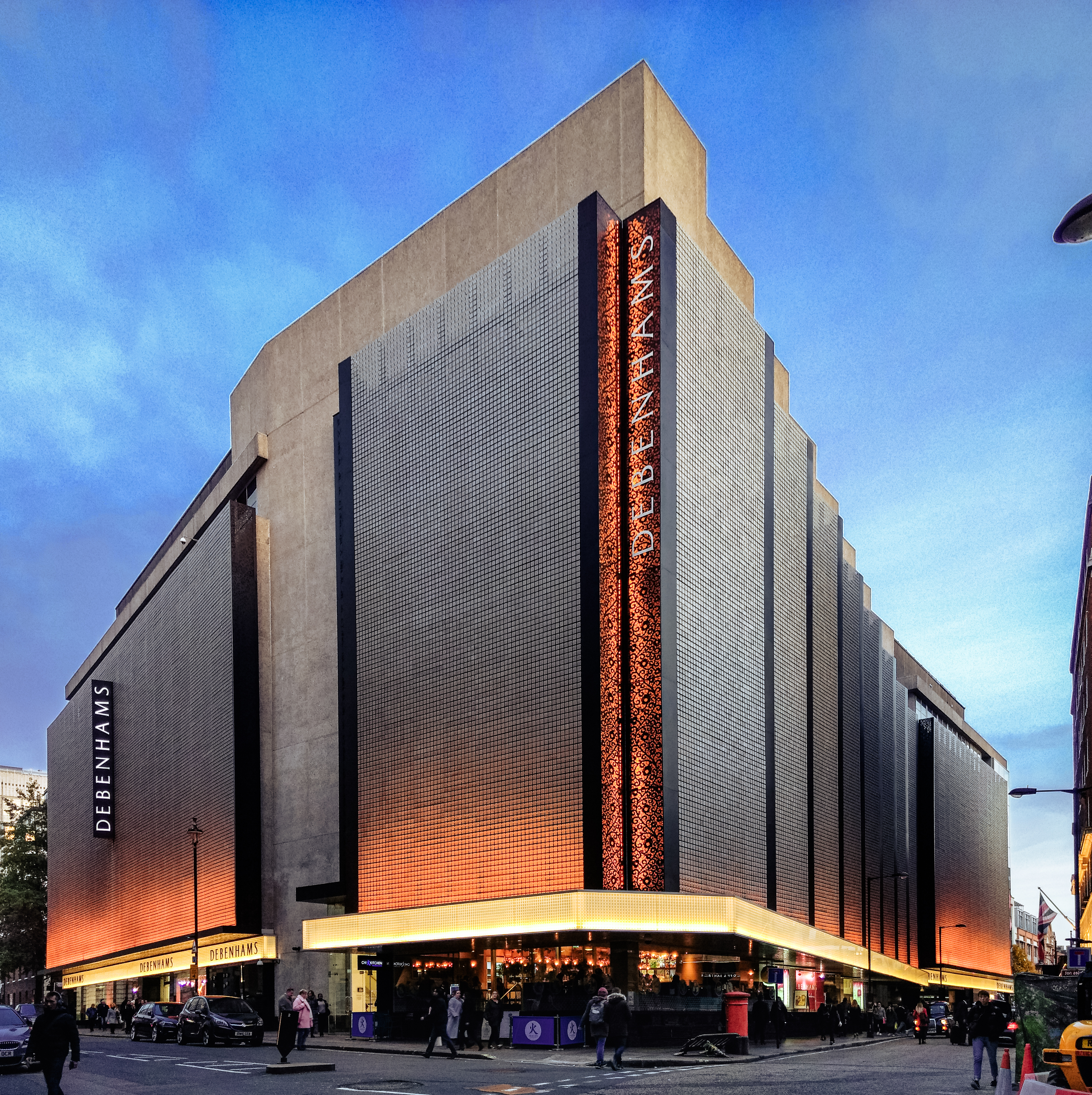 Debenhams: Мобильная переоценка - правильная одежда по правильным ценам