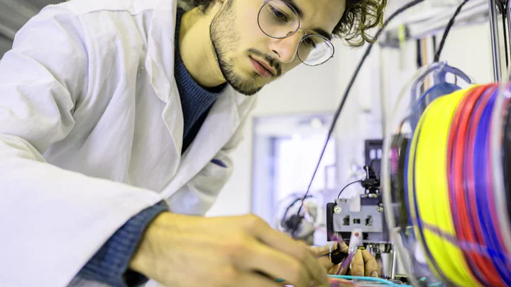 Материалы и технологические процессы аддитивного производства