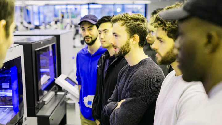 Повышение квалификации и образование в области аддитивного производства