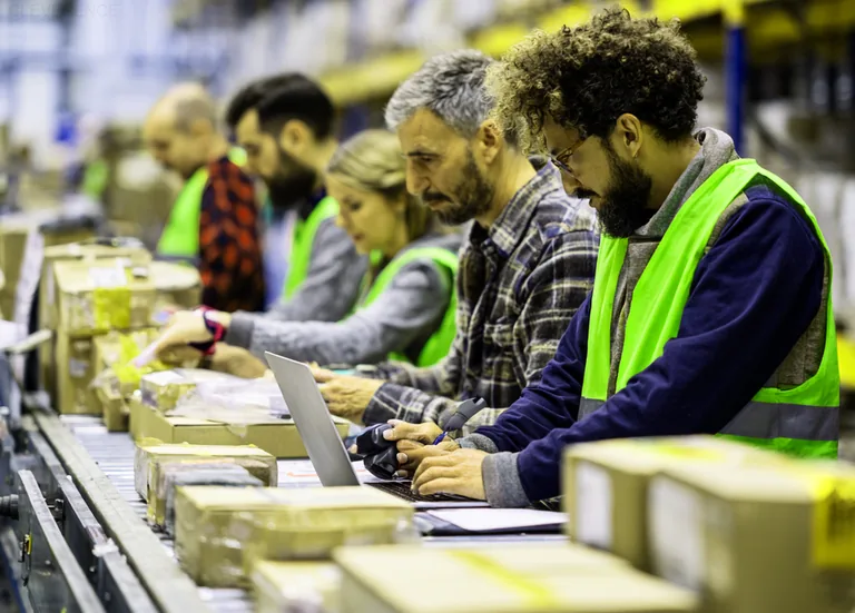 Пример упаковки с различными штрихкодами от Озон