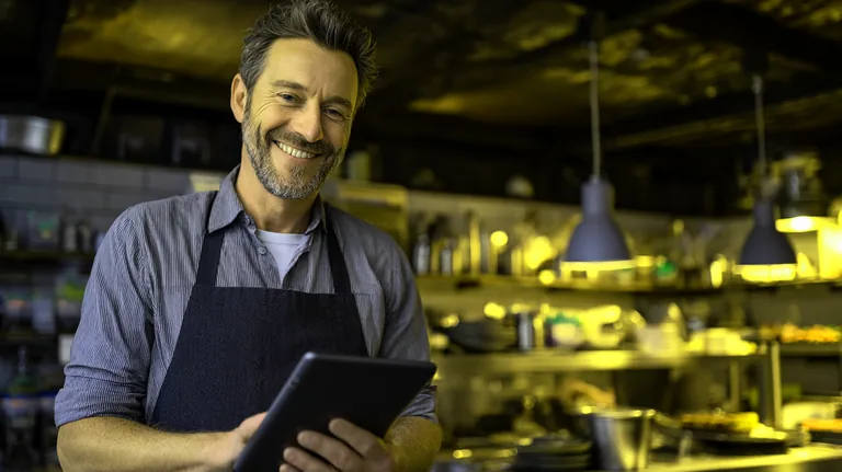 Курьер Яндекс Еда на доставке